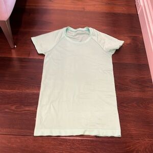 size 4 lululemon swiftly tech shirt sleeve shirt